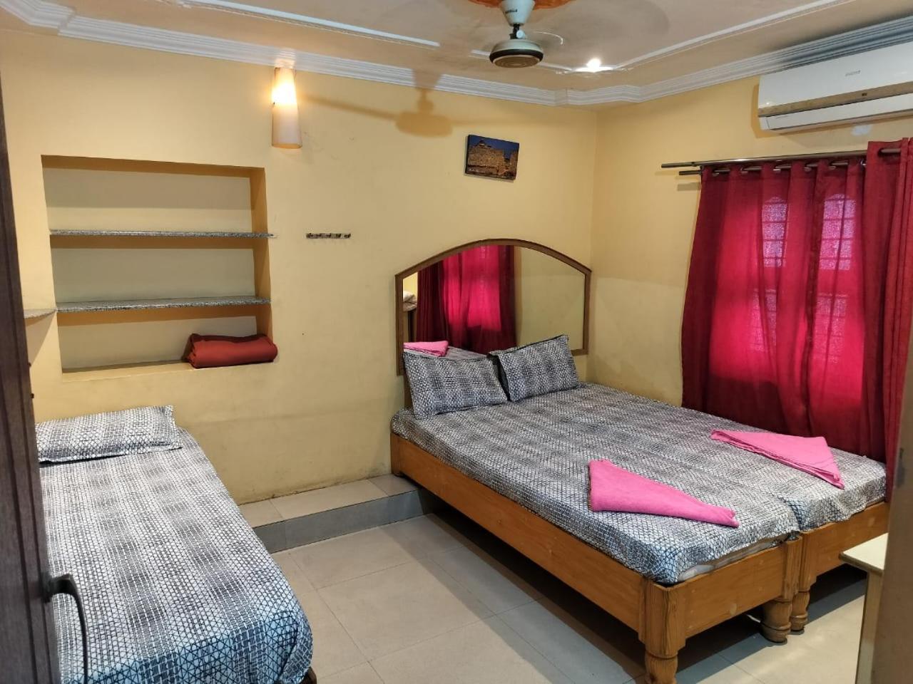 Gopi Guest House Hampi Bilik gambar